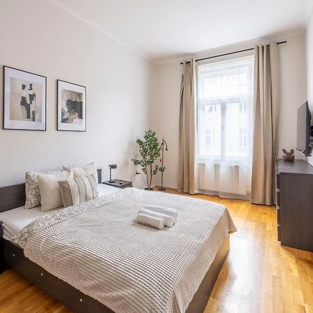 Stylish & Cozy City Center Apartment By Prestige Homes Budapest Esterno foto