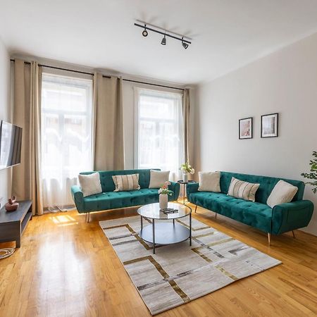 Stylish & Cozy City Center Apartment By Prestige Homes Budapest Esterno foto