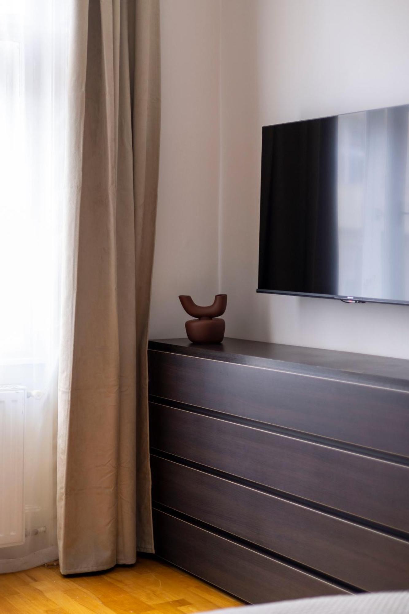 Stylish & Cozy City Center Apartment By Prestige Homes Budapest Esterno foto
