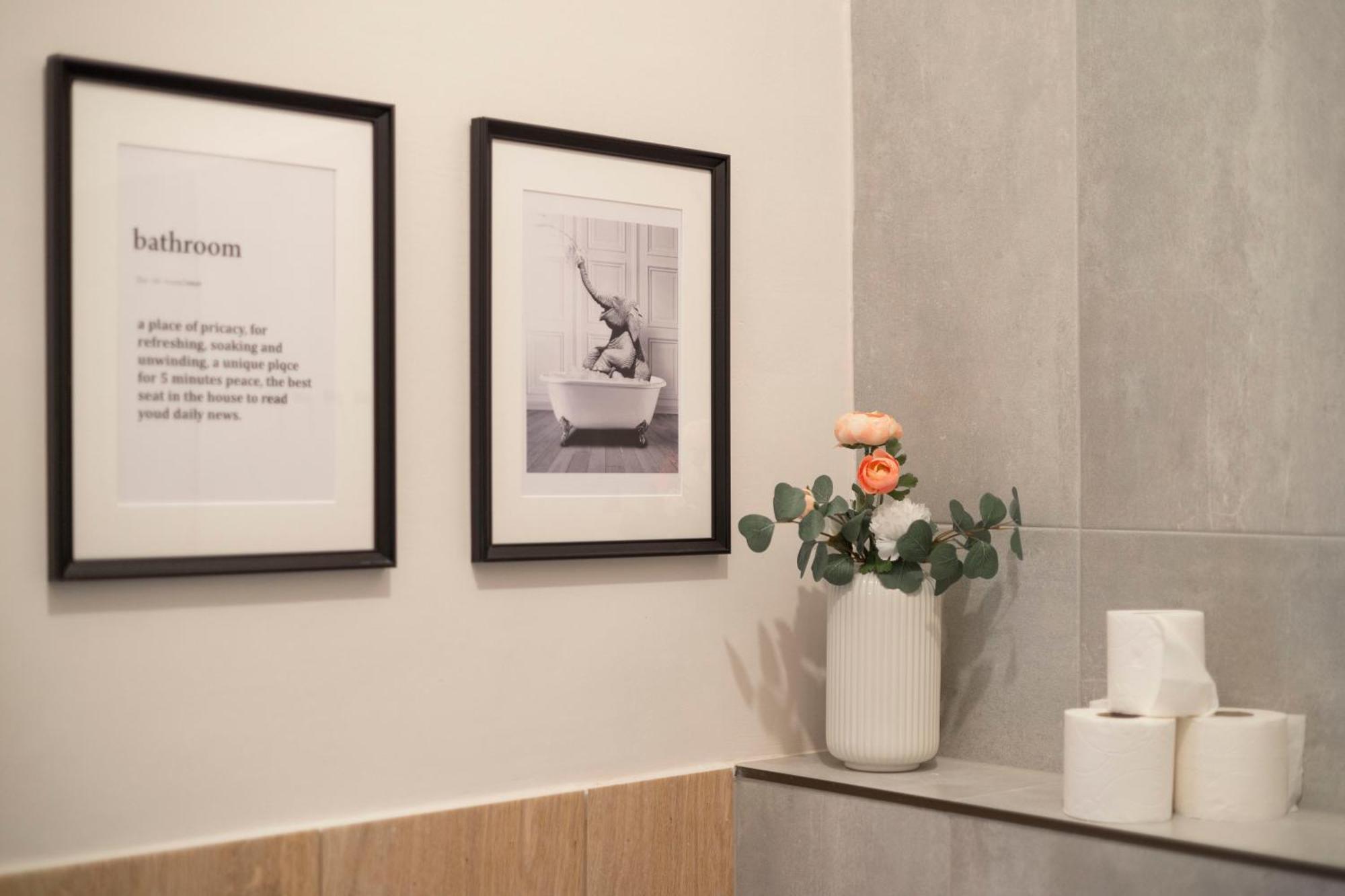 Stylish & Cozy City Center Apartment By Prestige Homes Budapest Esterno foto