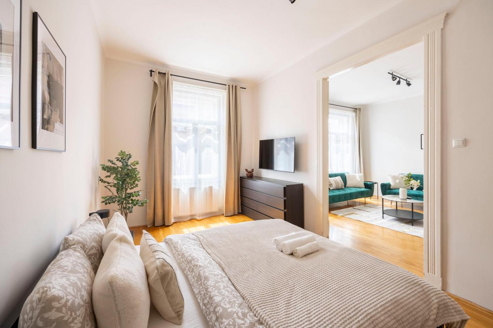 Stylish & Cozy City Center Apartment By Prestige Homes Budapest Esterno foto