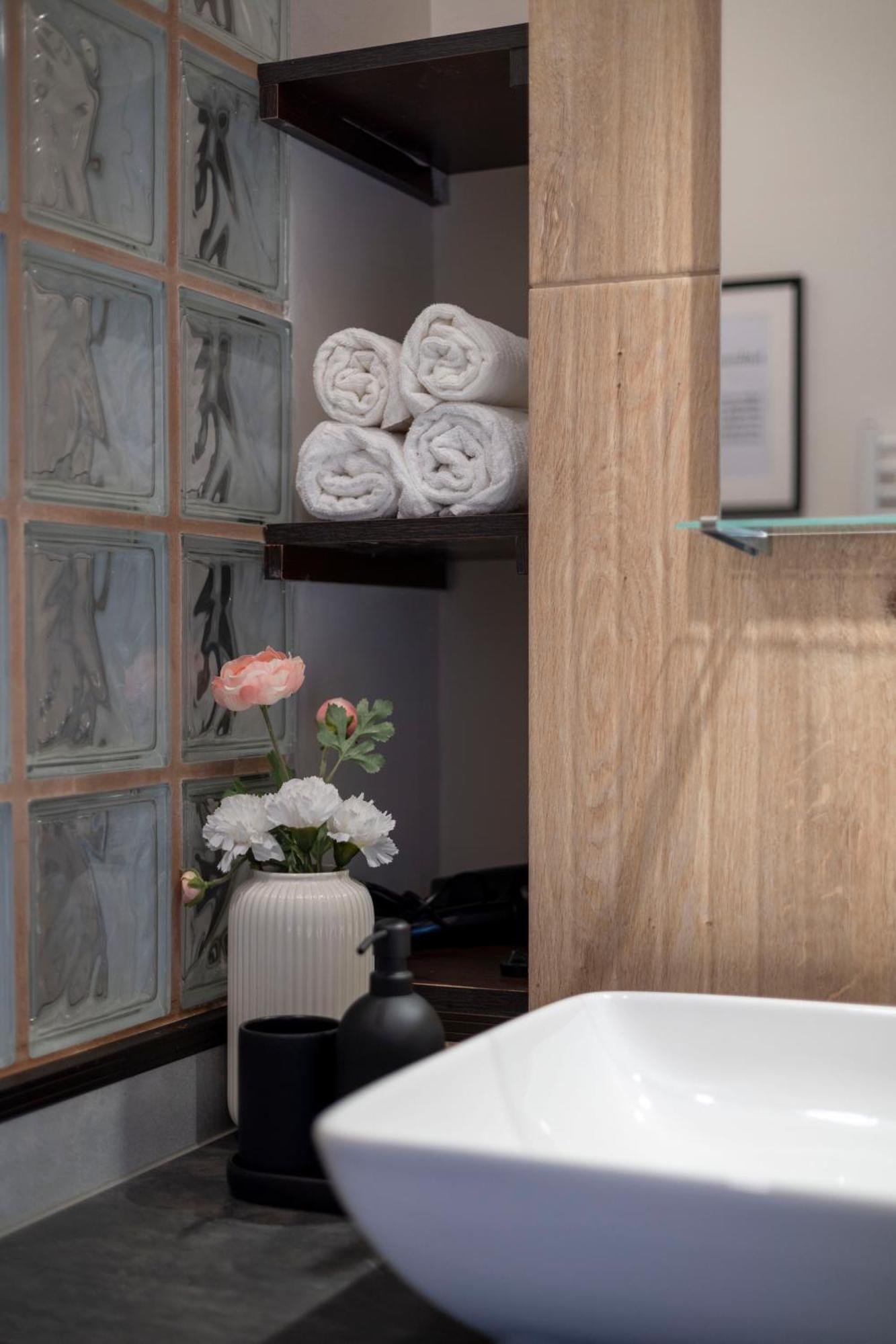 Stylish & Cozy City Center Apartment By Prestige Homes Budapest Esterno foto