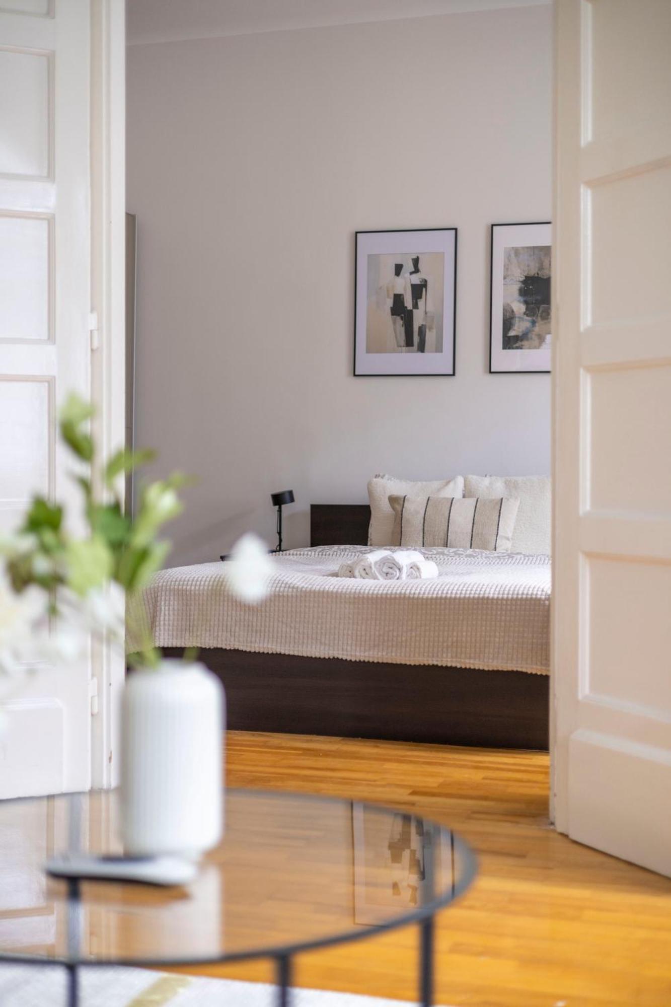 Stylish & Cozy City Center Apartment By Prestige Homes Budapest Esterno foto
